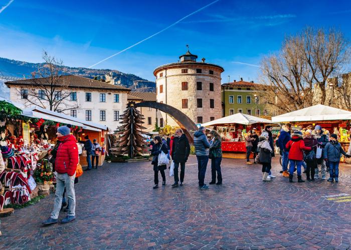 Atmosfere natalizie in Trentino: Trento, Castel Thun, Pergine, Levico e Rovereto