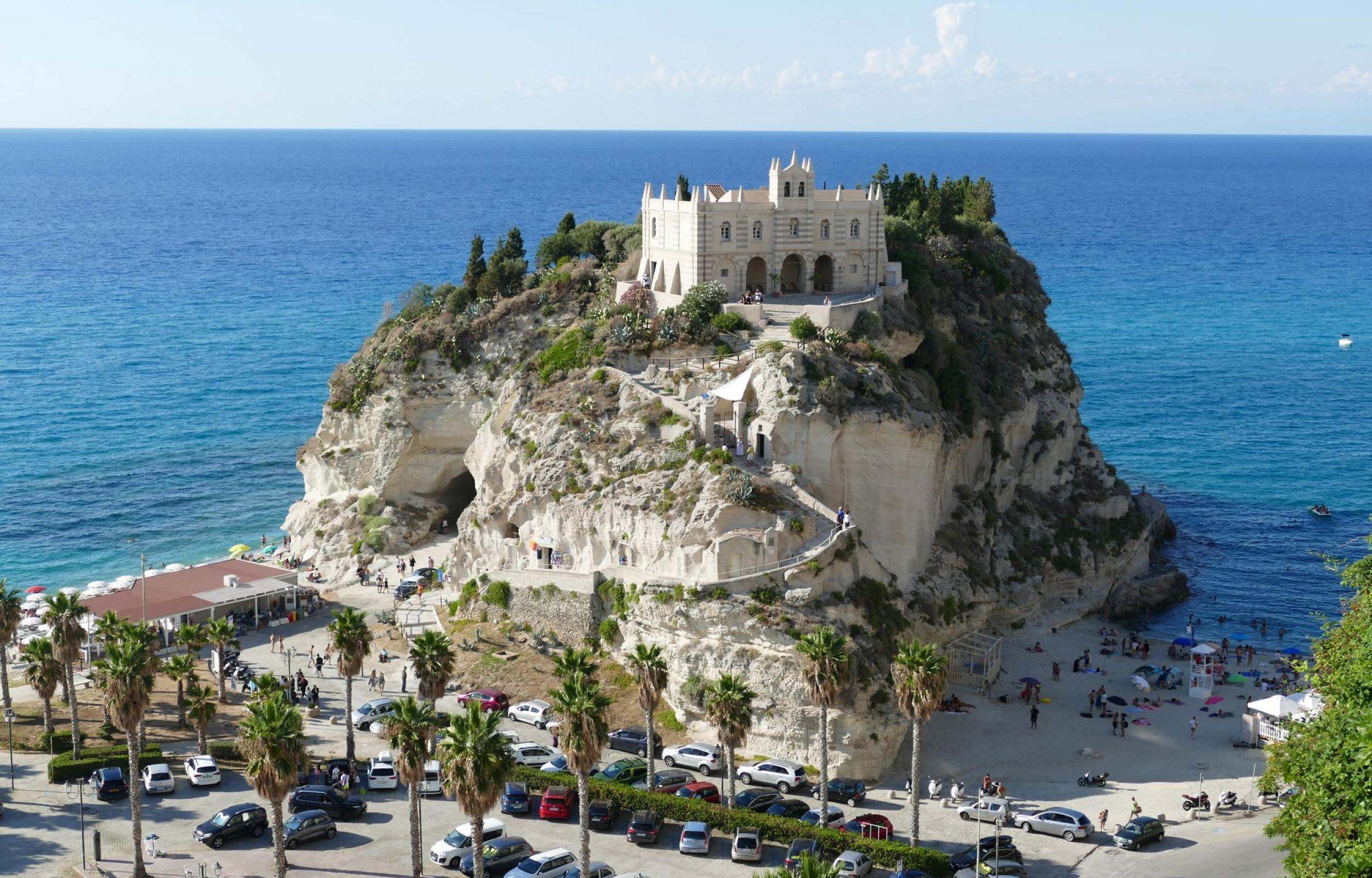 La Calabria è Un Viaggio In Macchina Lunghissimo