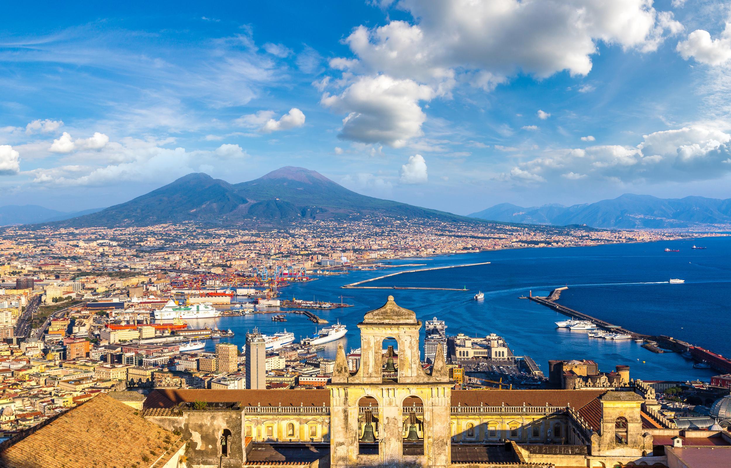 Dalla Reggia alla Costiera ecco cosa vedere a Napoli e dintorni Dalla Reggia alla Costiera ecco cosa vedere a Napoli e dintorni