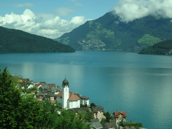 1. Il lago dei quattro cantoni: la perla lacustre della Svizzera