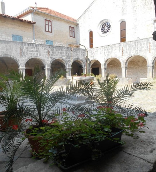 Chiostro del monastero a Koljun