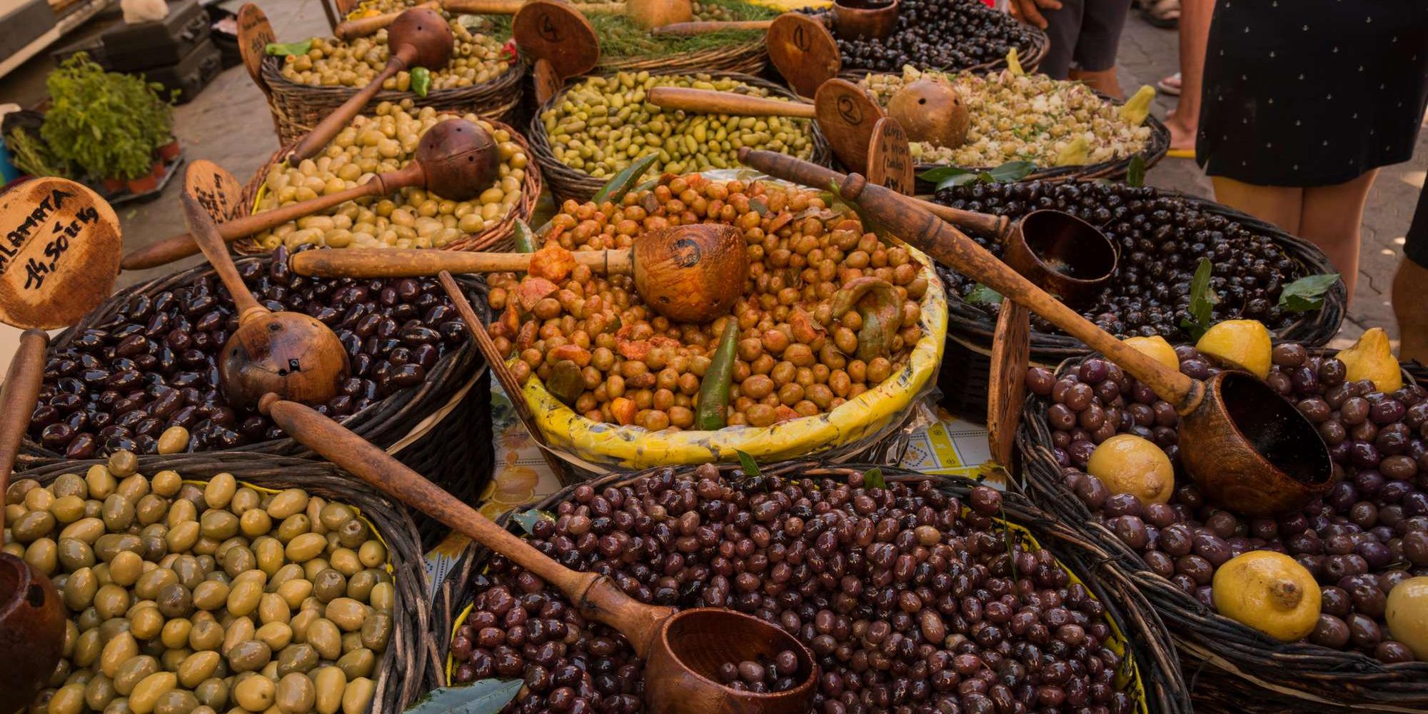 Saint Remy - mercato settimanale nella piazza del Municipio