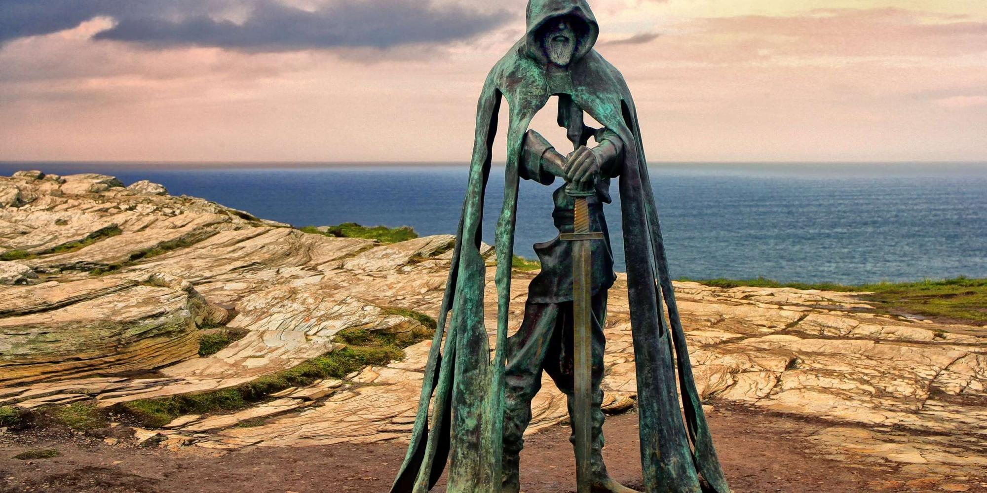 Tintagel: Statua di Re Artù