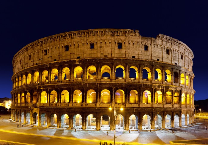 Colosseo illuminato