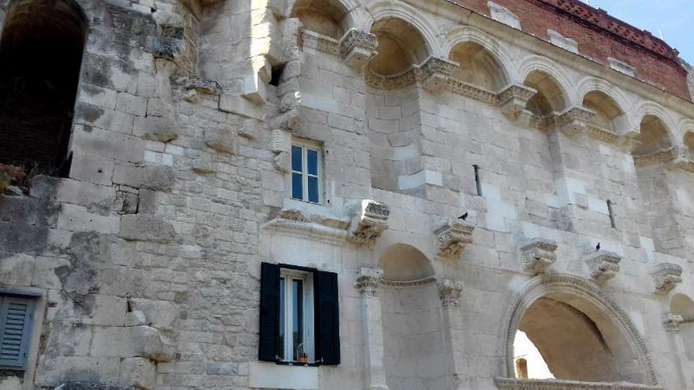 Spalato, tratto delle mura imperiali tuttora abitato