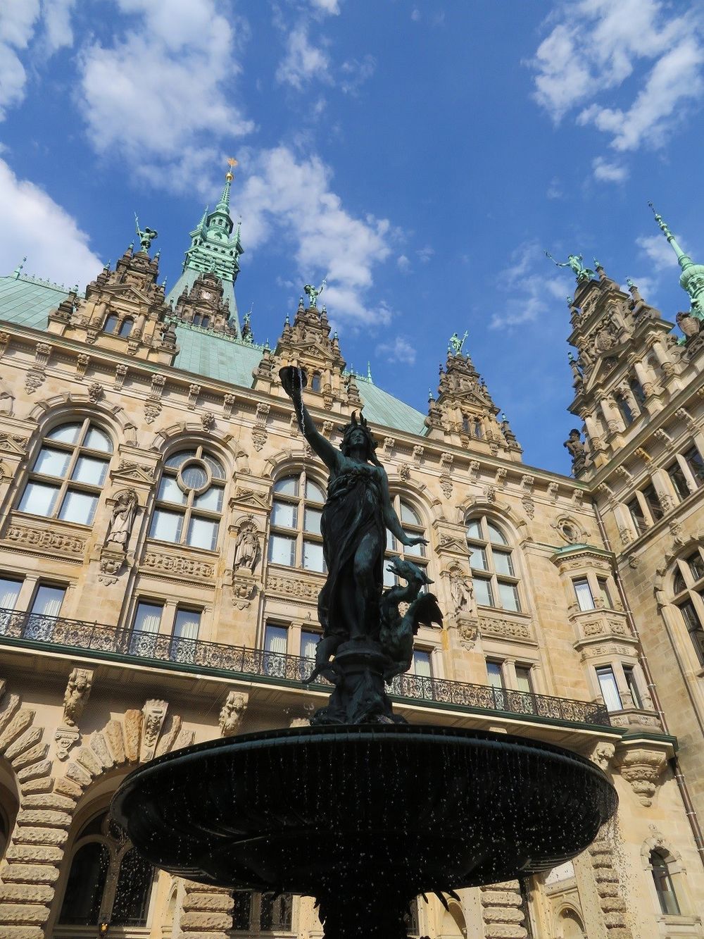 Statua Rathaus Amburgo