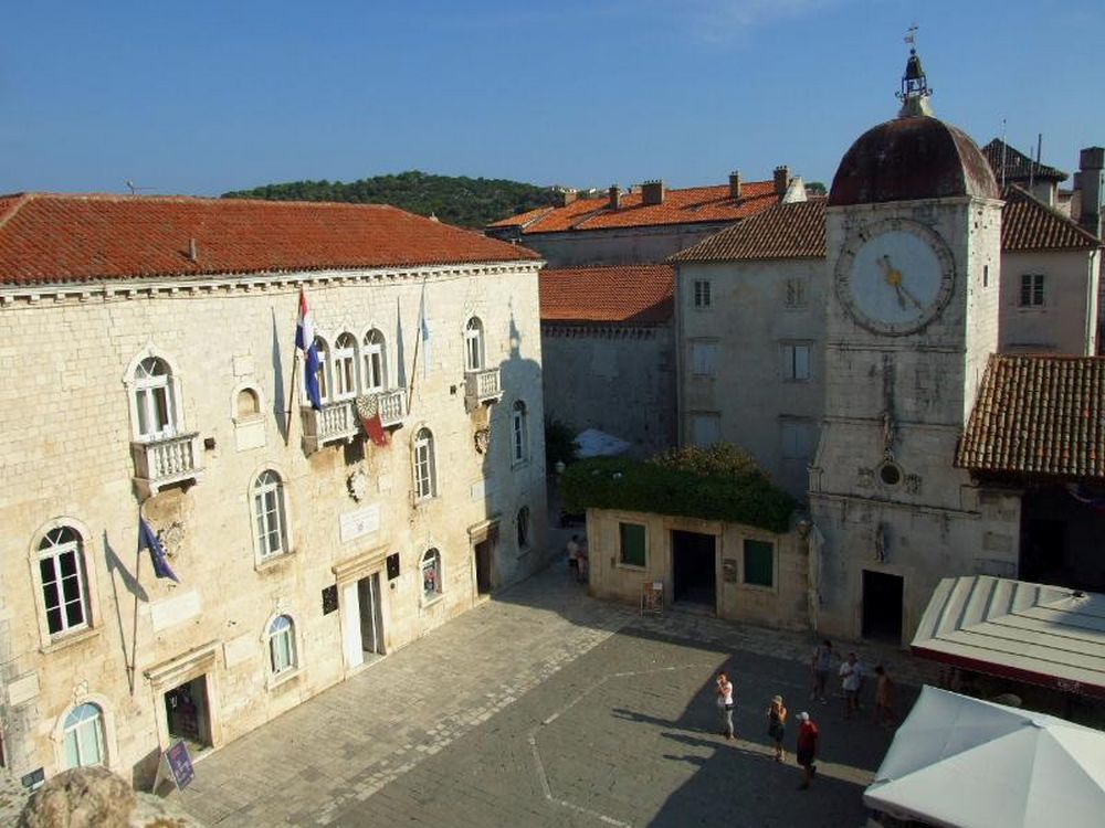 Trogir, Piazza della Cattedrale con Palazzo Comunale