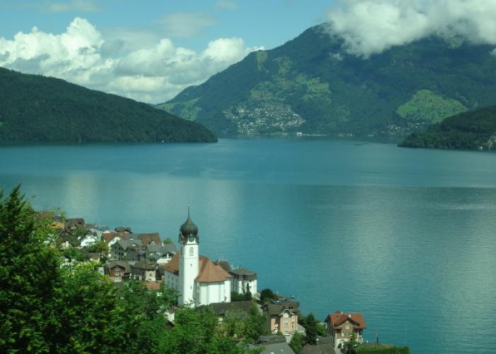 1. Il lago dei quattro cantoni: la perla lacustre della Svizzera