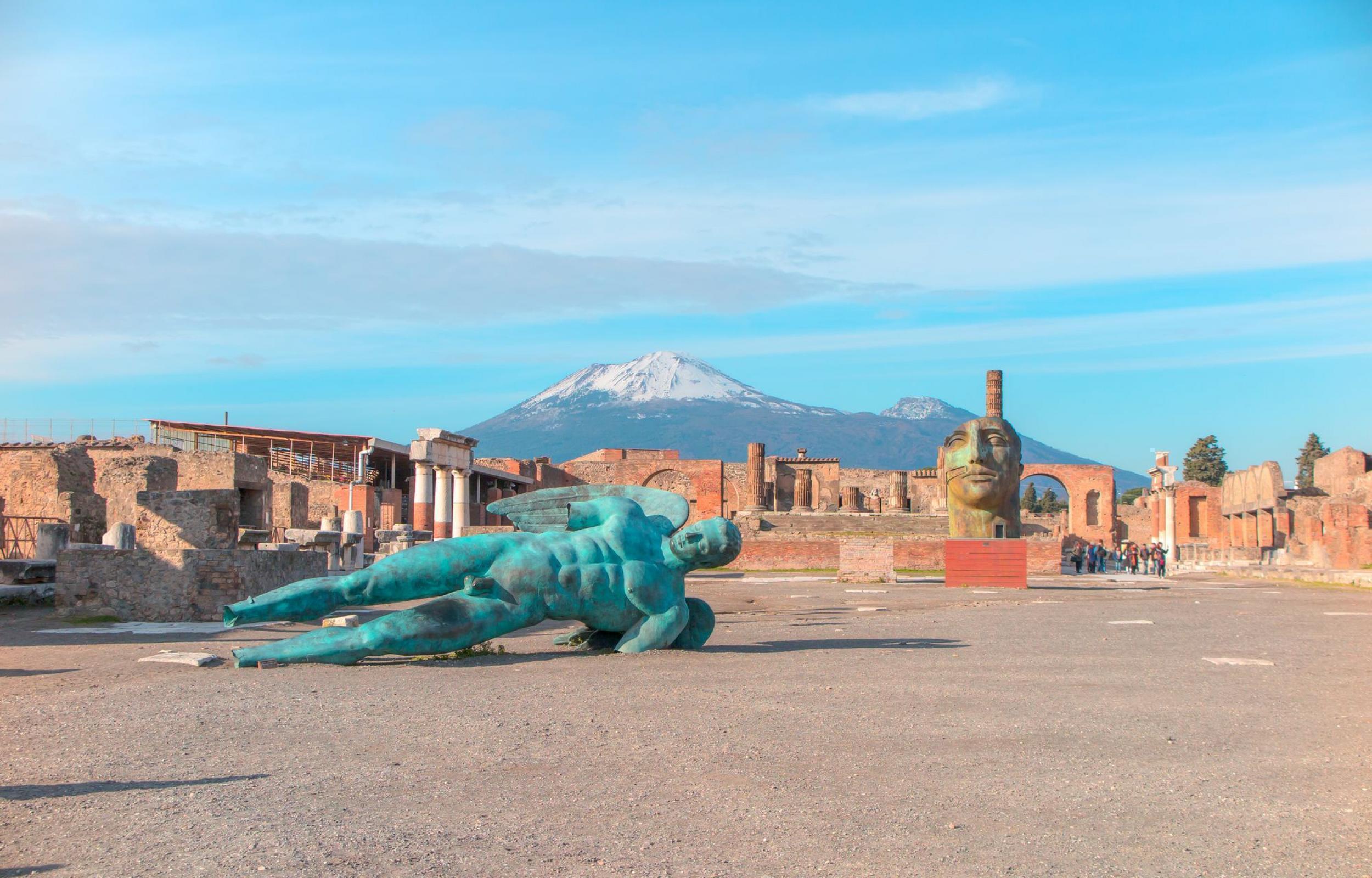 Nel Paese del Sole: Napoli, Reggia di Caserta, Pompei, Capri, Costiera Amalfitana Nel Paese del Sole: Napoli, Reggia di Caserta, Pompei, Capri, Costiera Amalfitana